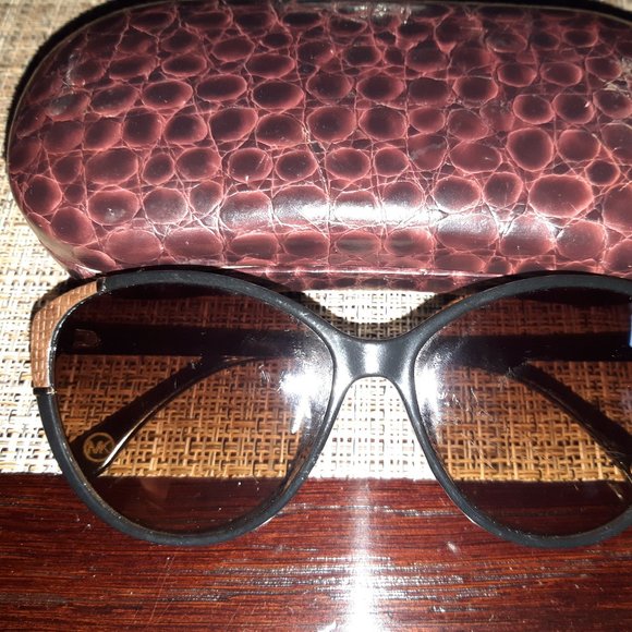 Michael Kors Sunglasses: “Paige”😎